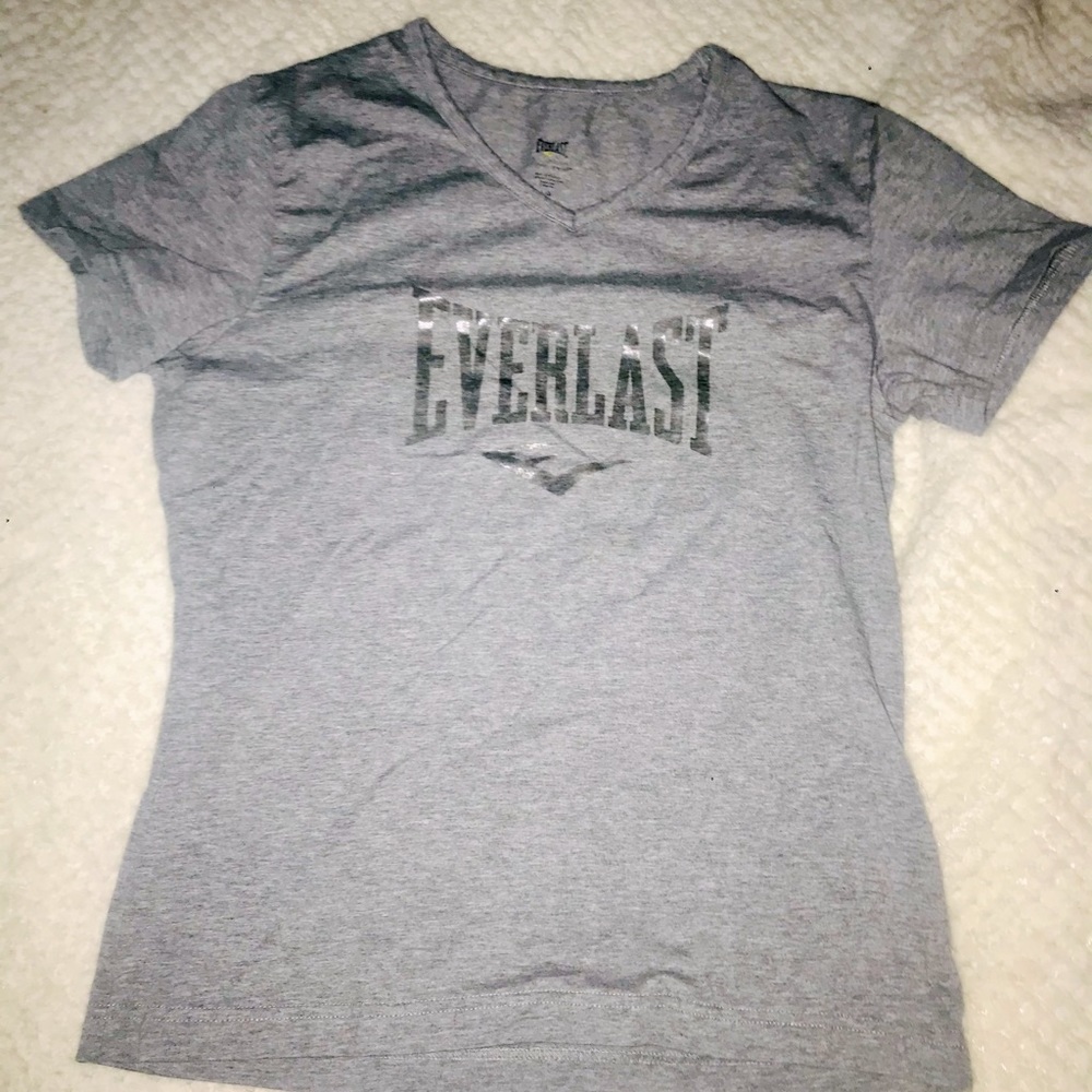 Everlast Brand cap sleeve v-neck T. Size Large
